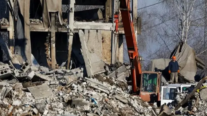 Ҳарбий хизматга чақирилганларнинг ётоқхонаси деярли буткул вайрон бўлган.