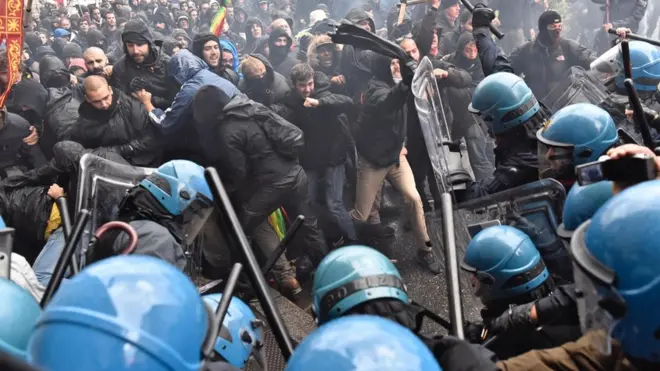 Протесты против правительства Ренци впервые перешли в беспорядки