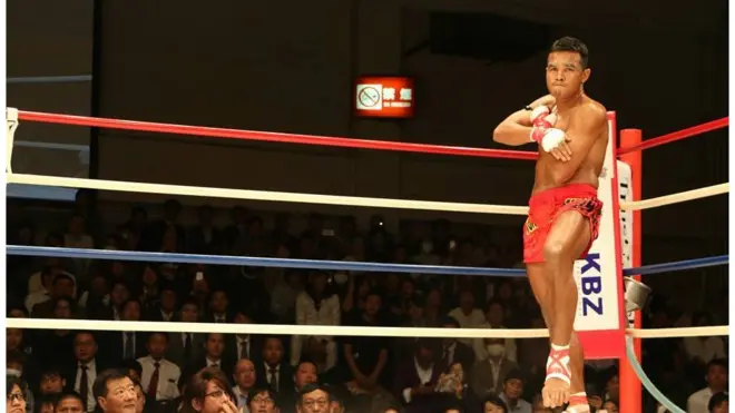 မြန်မာ လက်ဝှေ့ အကျော်အမော် ထွန်းထွန်းမင်း