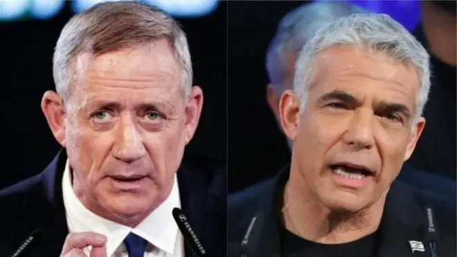 الجنرال السابق بني غانتز ورئيس حزب "يش عتيد" (يوجد مستقبل) يائير لابيد