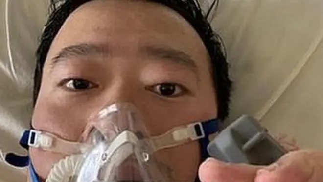 Le Dr Li a publié une photo de lui sur les réseaux sociaux depuis son lit d'hôpital