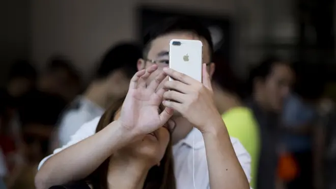 Chinese couple using iPhone 7