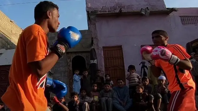 کراچی کے سٹریٹ باکسر