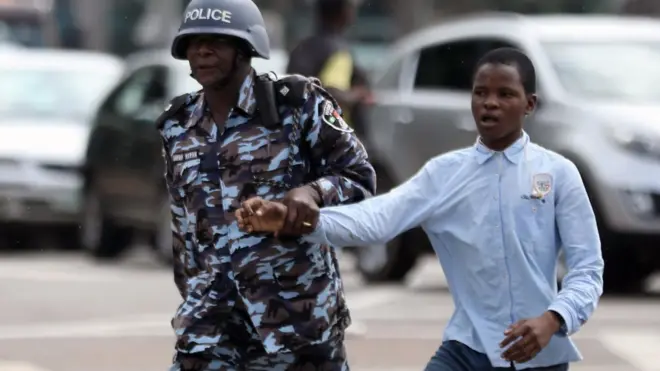 Onye uweojii na otu onye na-eme ngagharị iwe