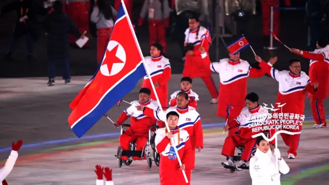 9일 오후 강원도 평창군 평창올림픽스타디움에서 열린 '2018 평창 동계 패럴림픽 개회식'에서 북한 선수단이 입장하고 있다