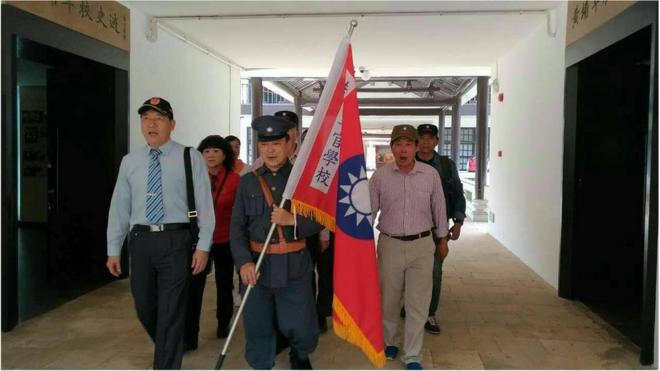台灣軍官繆德生7月徒步走完國民黨"北伐路"，當時途中吸引不少大陸"國民黨粉絲"追隨，圖為經過廣州黃埔軍校舊址。