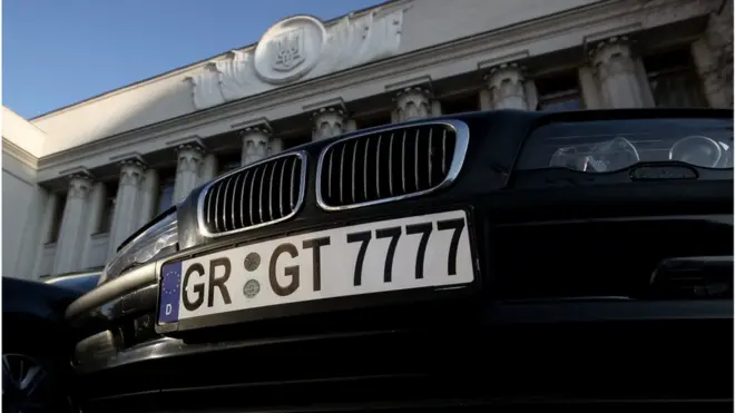 Власники авто на іноземних номерах кажуть, що борються за доступні авто для кожного українця