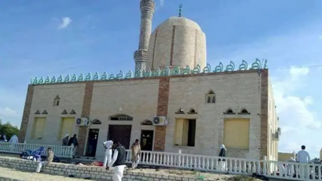 مصر: ما الرسائل التي يحملها الهجوم على مسجد في سيناء؟