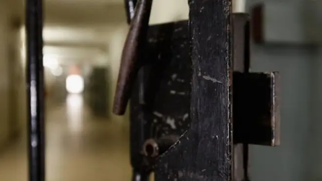 Həbsxanada dustağın intihar etdiyi iddia edilir