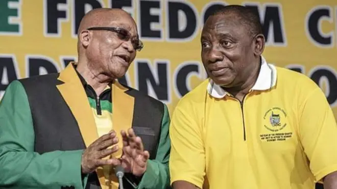Jacob Zuma (i bubamfu) na Cyril Ramaphosa (i buryo) barakoranye cane imyaka myinsih muri ANC