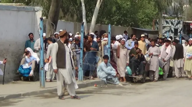 د تورخم پر کرښه بند پاتې افغانان کډوال