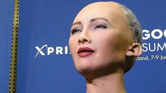 Аёлқиёфасидаги робот