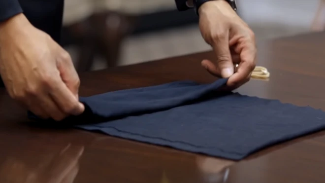 US Centre for Disease Control show say e possible to use cloth wey pesin get to take do facemask