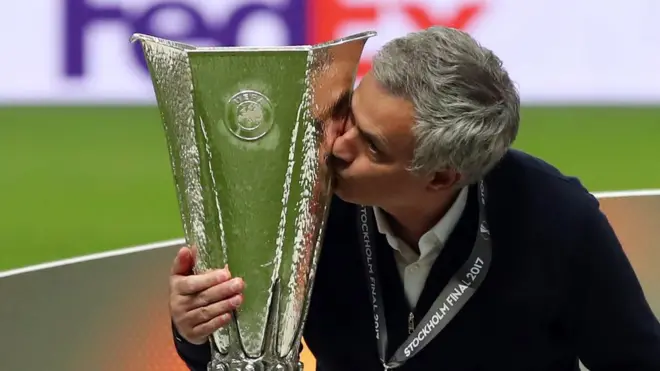 Mourinho merebut trofi Liga Europa sekaligus memastikan diri masuk ke Liga Champions musim depan.