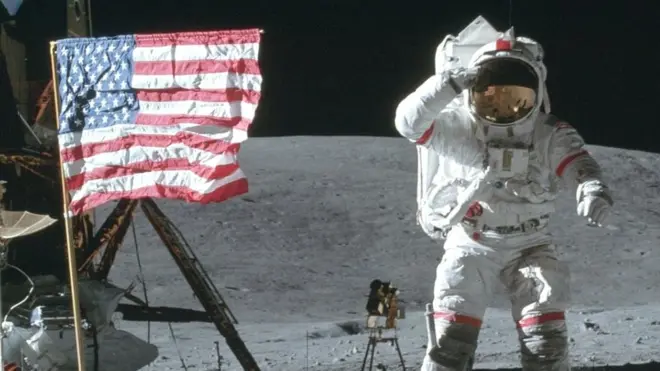 Джон Янг побував на поверхні Місяця у 1972 році