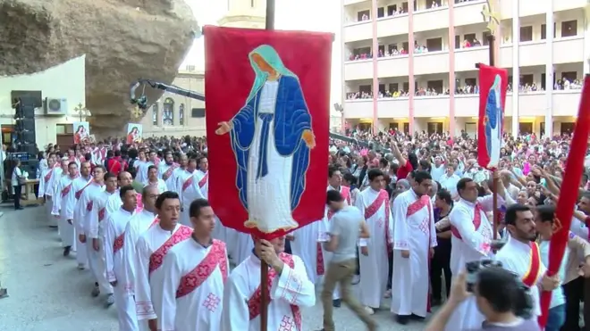 آلاف المسيحيين المصريين يشاركون في احتفالات العذراء