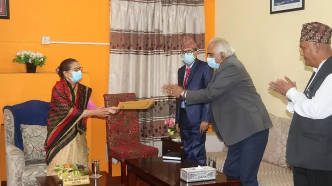 प्रदेश प्रमुख सीता पौडेल समक्ष मुख्य मन्त्रीको दावी प्रस्तुत गरिँदै