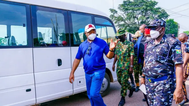 Govnor Hope Uzodinma and security operatives