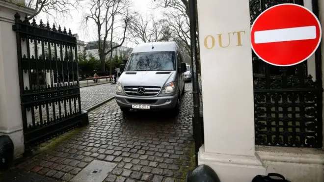 Співробітників російського посольства в Лондоні висилають через отруєння Скрипаля у Солсбері, 20 березня