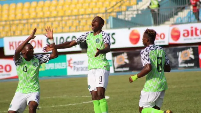 Victor Osimhen celebrate after im score hat-trick