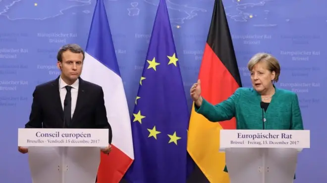 ميركل وماكرون في مؤتمر صحفي بعد قمة زعماء الاتحاد الأوروبي