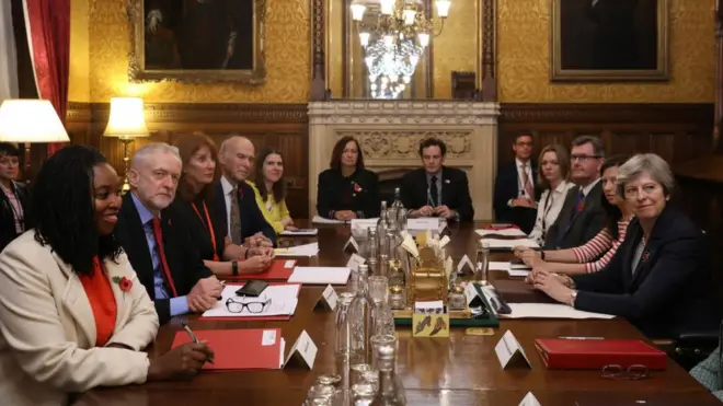 Британські політики обговорили тему домагань в офісі прем'єрки