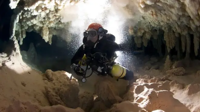 Gua bawah air yang rumit di pulau Mallorca.