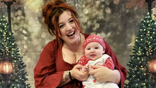 ألكسندرا وطفلتها