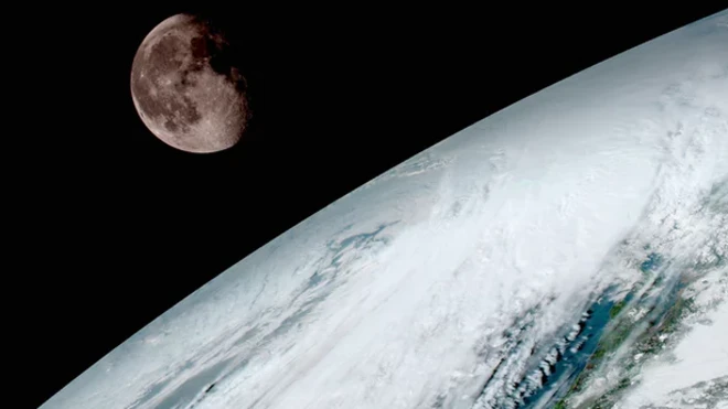 ดาวเทียม GOES-16 บันทึกภาพดวงจันทร์เหนือชั้นบรรยากาศโลกนี้ไว้ได้เมื่อปีที่แล้ว
