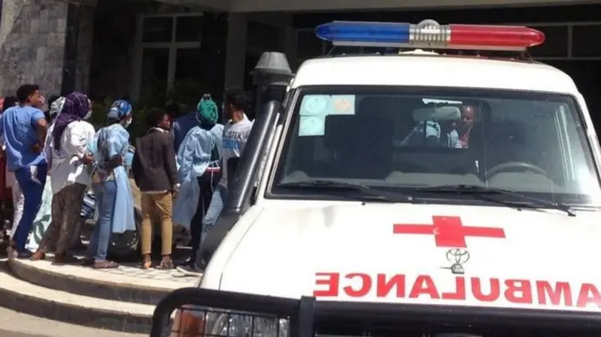 አምቡላንሶች በግጭቱ ሳቢያ የተጎዱና ሕይወታቸው ያለፈ ሰዎችን ወደ አይደር ሪፈራል ሆስፒታል እያጓጓዙ ነው