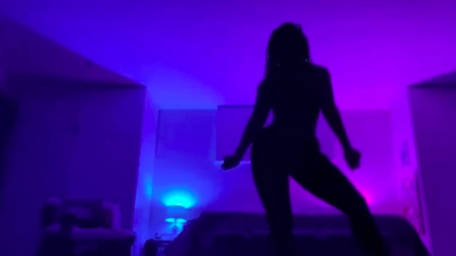 Chloe Bailey as she do her own #SilhouetteChallenge for twitter