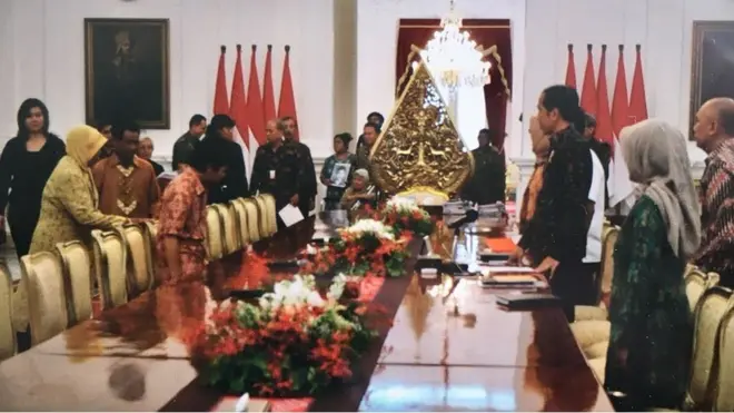 Presiden Joko Widodo menerima sejumlah peserta aksi Kamisan di Istana Negara, Kamis (31/05).