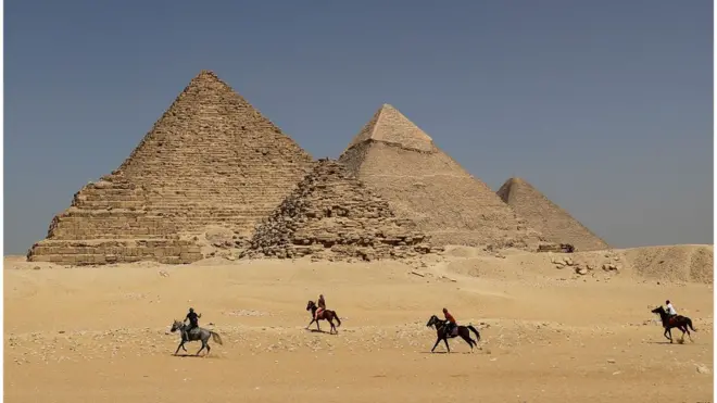 Піраміди Гізи в Єгипті