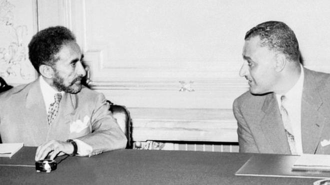 الزعيم المصري جمال عبد الناصر والإمبراطور الإثيوبي هيلا سيلاسي