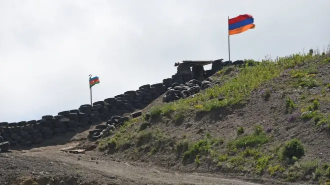 Azərbaycan Ermənistan sərhədində döyüş postları