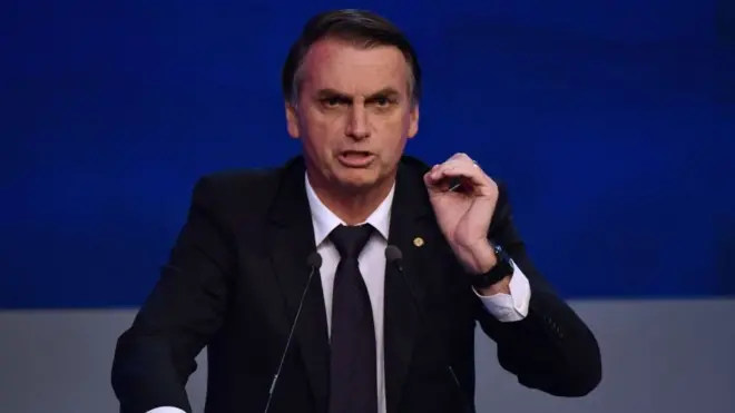 Жаір Болсонаро позмагається з кандидатом від лівих Фернандо Хаддадом у другому турі президентських виборів