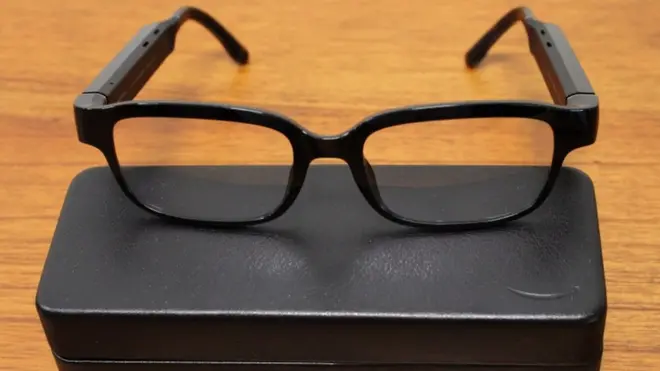 دمجت شركة أمازون مساعدها الرقمي "أليكسا" في نظارة ذكية "إيكو فريمز"