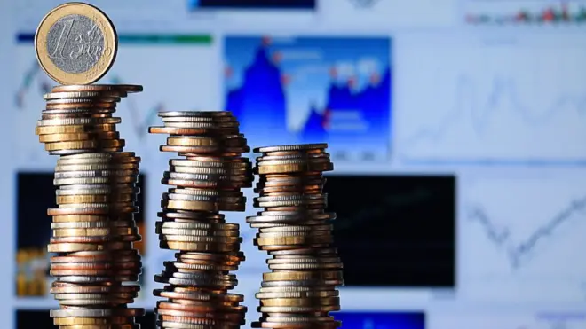 Эксперты ожидают слабого роста российской экономики в следующем года на фоне восстановления цен на нефть