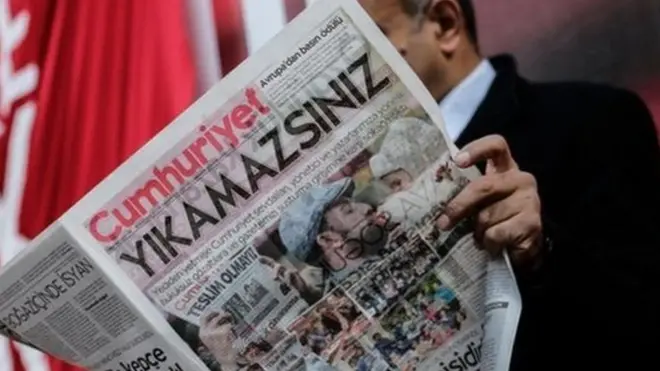 جمہوریت اخبار ترکی کے ان چند میڈیا اداروں میں سے ہے جو اب تک صدر اردوغان پر تنقید کرتےہیں