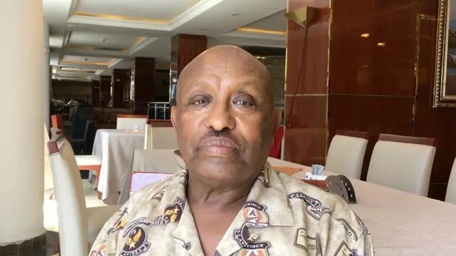 ለሰላምታ እጃቸውን ከዘረጉ 10 ዓመት ያስቆጠሩት መምህር