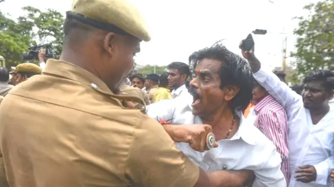 તુતીકોરિનમાં હિંસા દરમિયાન પોલીસ કાર્યવાહી