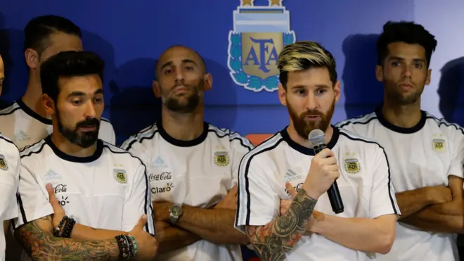 Messi habla en conferencia de prensa.