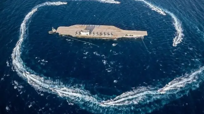 Icyiganano cy’ubwato bw’intambara bw’Amerika bugwaho indege