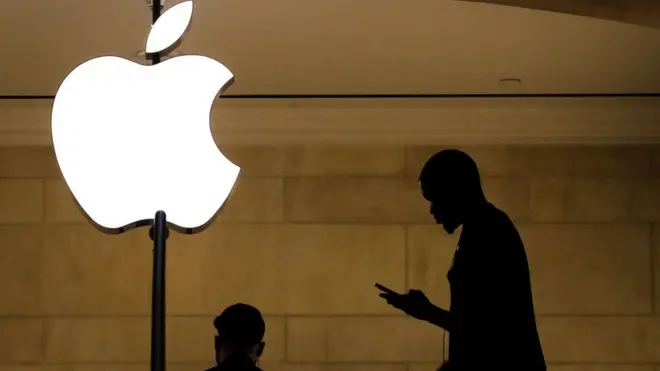 شرکت اپل گفته این به روزرسانی امنیتی را در واکنش به یک فایل پی‌دی‌اف آلوده که با "مهارتی بدخواهانه" ساخته شده، منتشر کرده است.