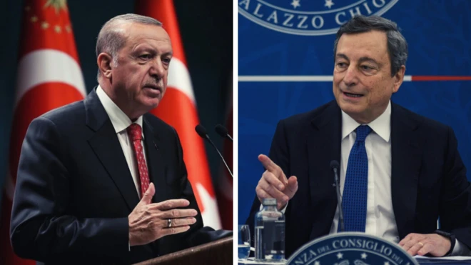Madaxweynaha Turkiga Recep Tayyip Erdogan (bidix) iyo Ra'iisul Wasaaraha Talyaaniga Mario Draghi