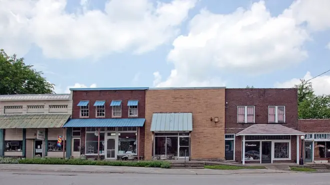 Elkmont, Alabama, es un pueblo pequeño con edificios históricos y habitado por solo 434 personas, según el censo de 2010 de Estados Unidos.