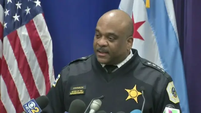 شرطة شيكاغو تحدثت في مؤتمر صحفي بثته على تويتر