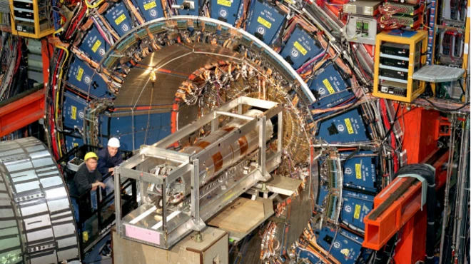 เครื่องเร่งและชนอนุภาคเทวาตรอน (Tevatron) ของเฟอร์มีแล็บ