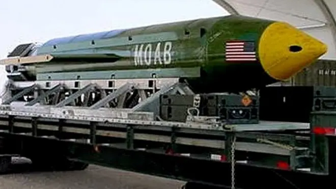 اس بم کا وزن 9800 کلو گرام تھا اور اس کی لمبائی 30 فٹ سے زیادہ تھی