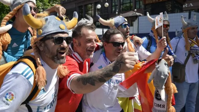 Вболівальники "Реалу" та "Ліверпуля" у Києві